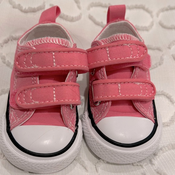 Converse Chuck Taylor All Star 2V Canvas Pink Infant/Toddler Sneakers - Picture 1 of 4